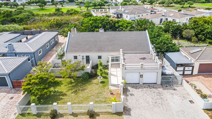 Country Club House For Sale: 3 beds, indoor/outdoor braai, office space.