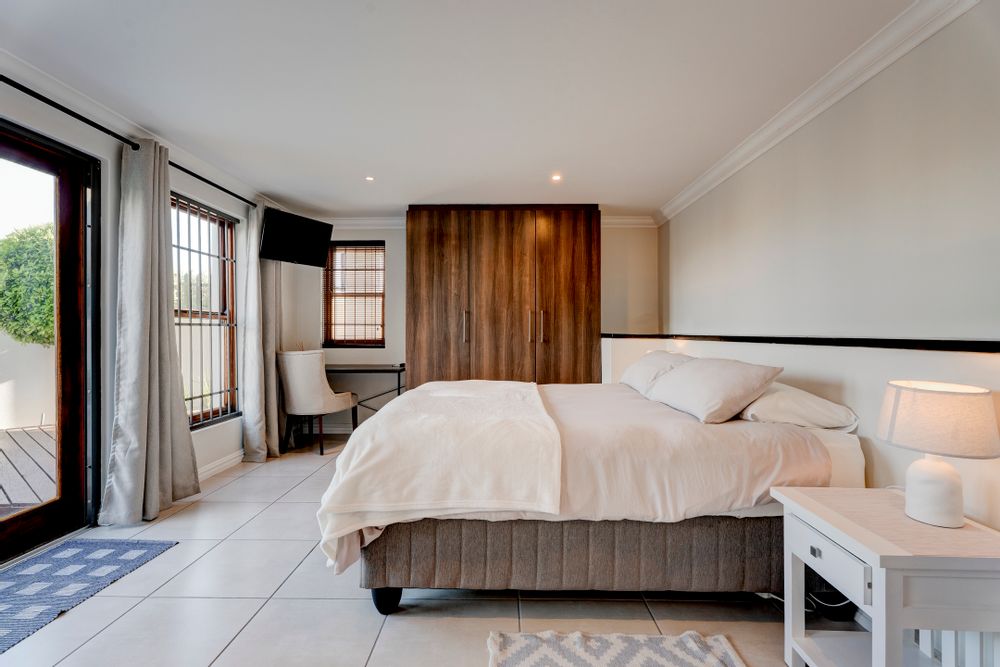 Below Ground level bed - onto pool