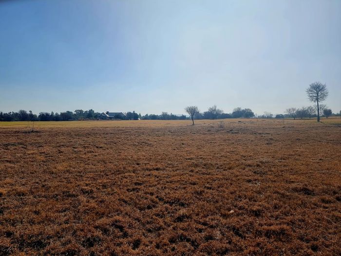 Vacant land for sale in Vaal De Grace Golf Estate, 660 m² available.