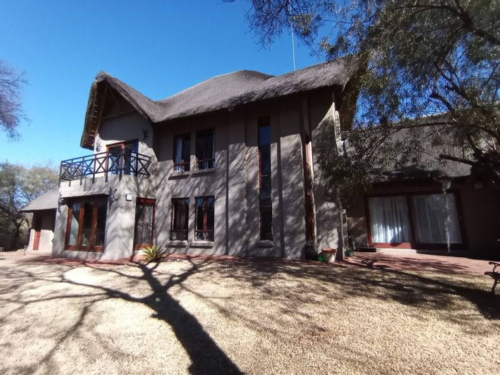 For Sale: House in Vaal de Grace Nature Estate with outdoor entertainment and water tank.