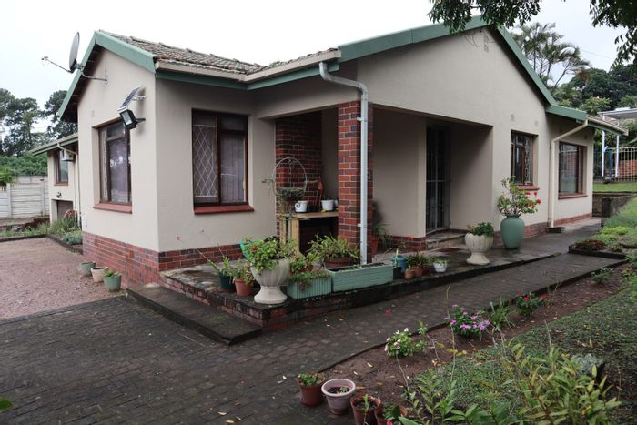 Farningham Ridge House For Sale: 4 beds, pool, guest rooms, secure parking.