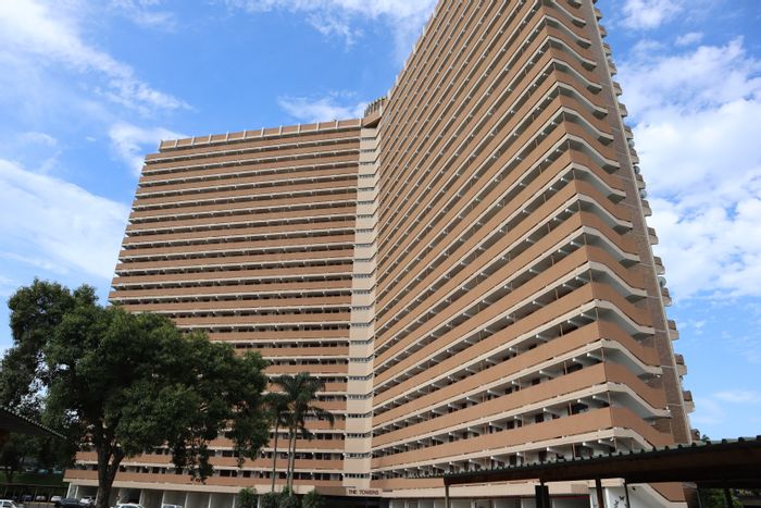 Pinetown Central Apartment To Rent: Bachelor flat with secure parking and balcony.