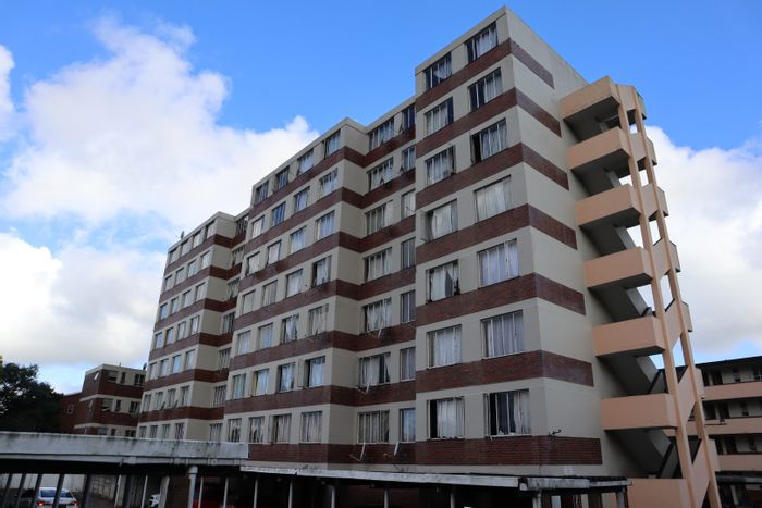 2-Bedroom Apartment in Pinetown Central For Sale, near shopping and transport.