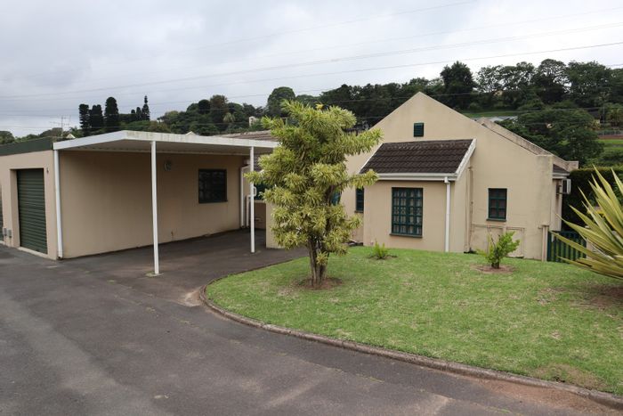 3-bedroom townhouse in Farningham Ridge with garden, garage, and aircon. To Rent.