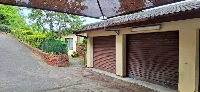 Spacious 5-bedroom house in Cowies Hill Park with pool, bar, and income potential. For Sale.