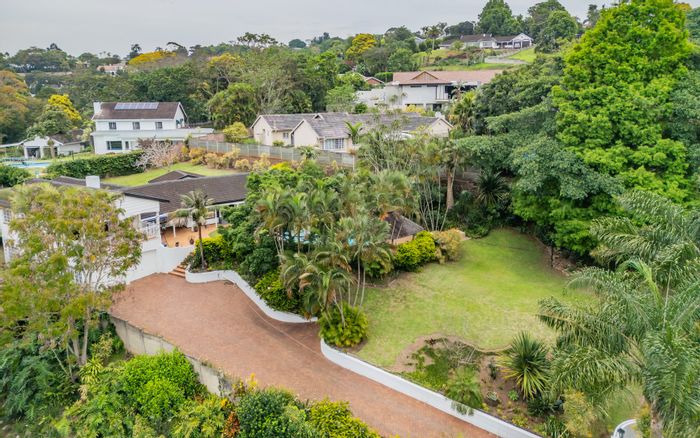 Woodside House For Sale: 5 bedrooms, pool, gazebo, and spacious living areas.