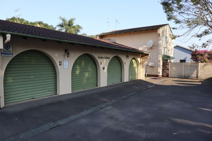 For Sale: 3-bedroom townhouse in Ashley with garden, garage, and pet-friendly.