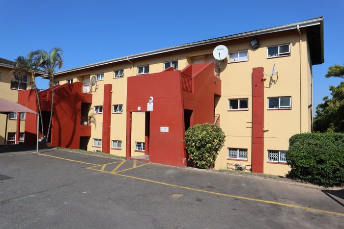 1 Bedroom Flat For Sale in Caversham Glen with Pool, Security, and Parking.