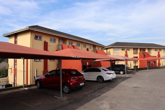 1-Bedroom Flat in Caversham Glen For Sale: Pool, Security, Balcony, Parking.