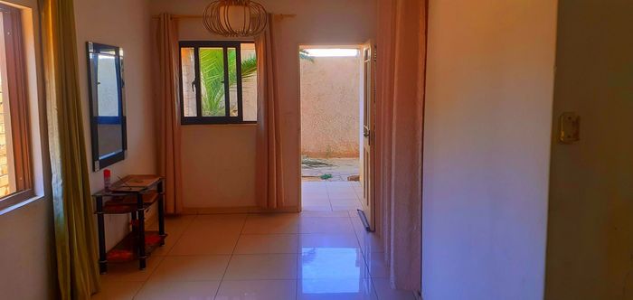 Rocky Crest House For Sale: 7 en-suite rooms, spacious living, ideal for families.