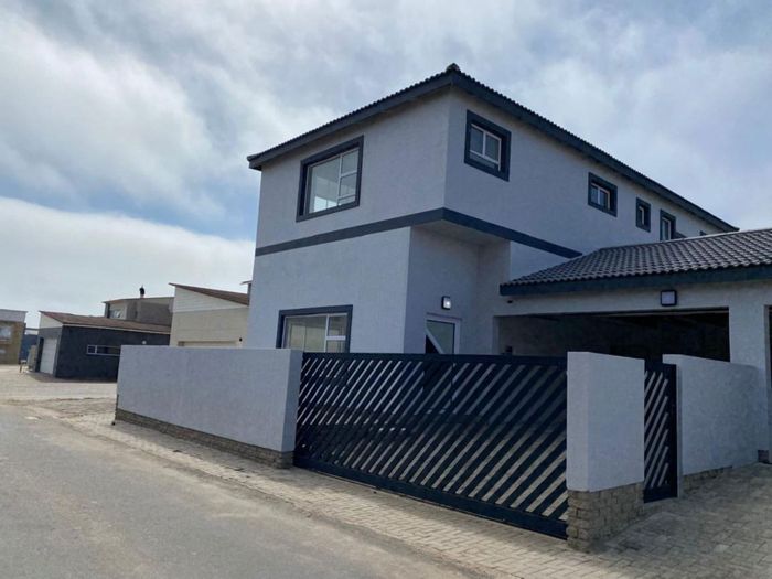 Waterfront House For Sale: 4 Bedrooms, Sea Views, Open-Plan Living, Braai Area.