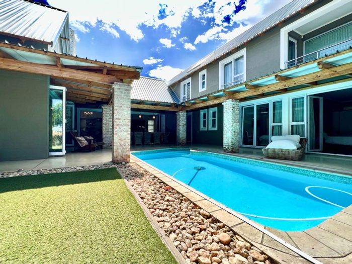 Ludwigsdorf House For Sale: 5 en-suite bedrooms, pool, flat, and extensive amenities.