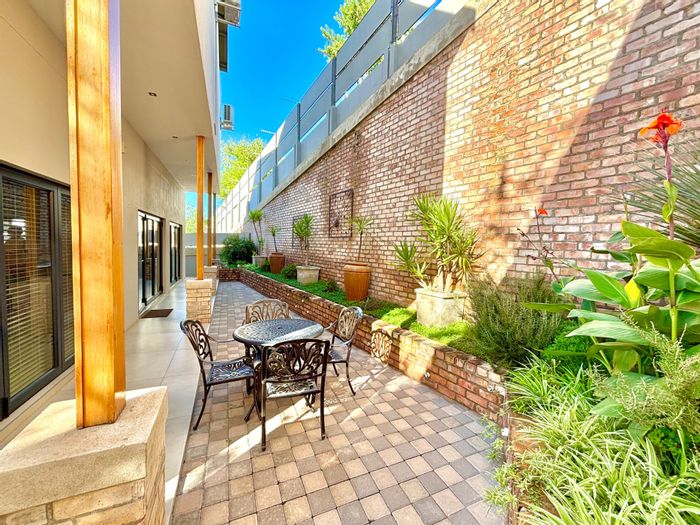 Klein Windhoek House For Sale: 3 bedrooms, secure complex, indoor BBQ, low maintenance garden.