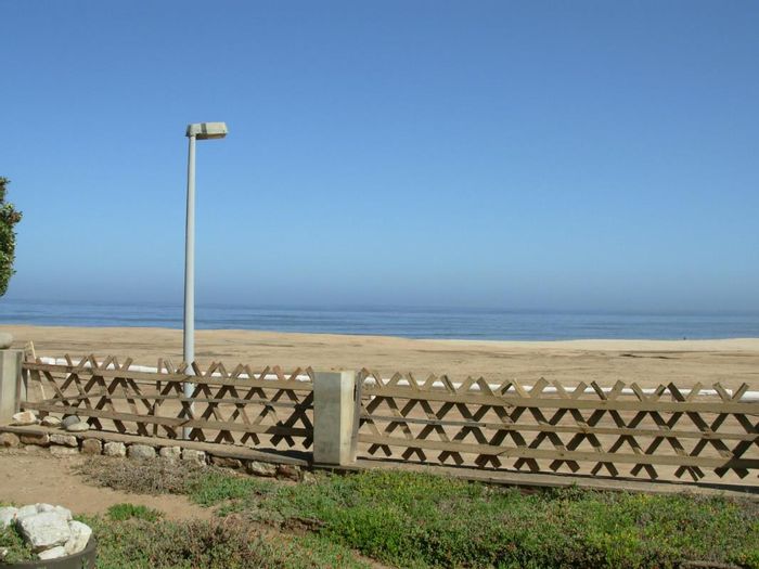 Vineta House For Sale: Beach views, 3 bedrooms, large land, negotiable price.