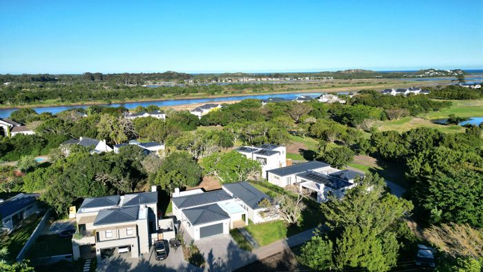 Keurbooms House For Sale: 3 Bedrooms, Clubhouse, Pool, Tennis Court Access.