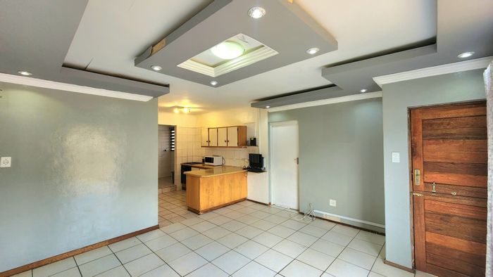 3-Bedroom Townhouse in Bendor To Rent with private yard, scullery, and covered parking.