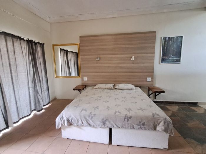 Bendor Apartment To Rent: Includes WiFi, utilities, weekly cleaning, and communal amenities.