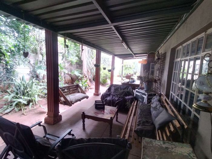 For Sale: Spacious 5-bedroom house with pool, gardens, and flatlets in Mokopane Central.