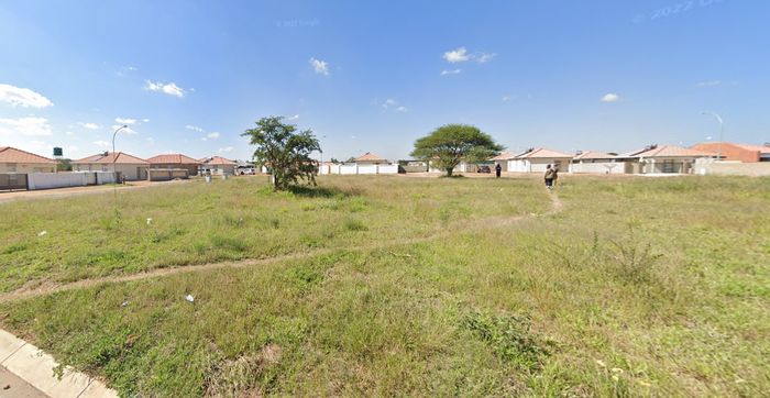 Vacant Land Residential For Sale in Southern Gateway, 928m², Business Zoning.