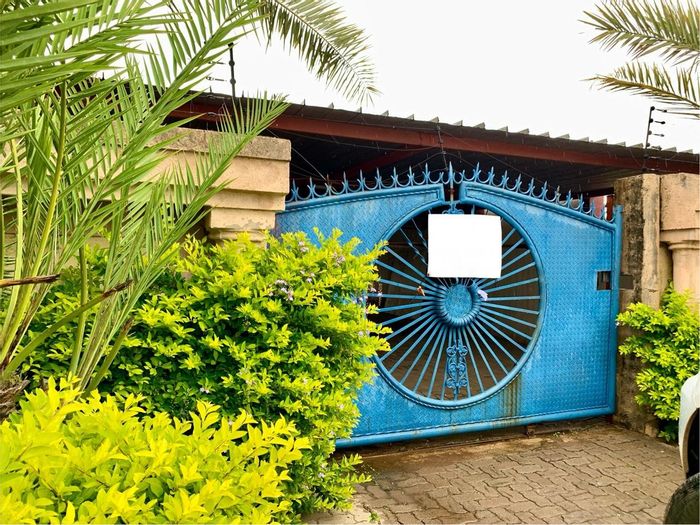 House for Sale in Polokwane Ext 76: 3 beds, flatlet, double garage, borehole.