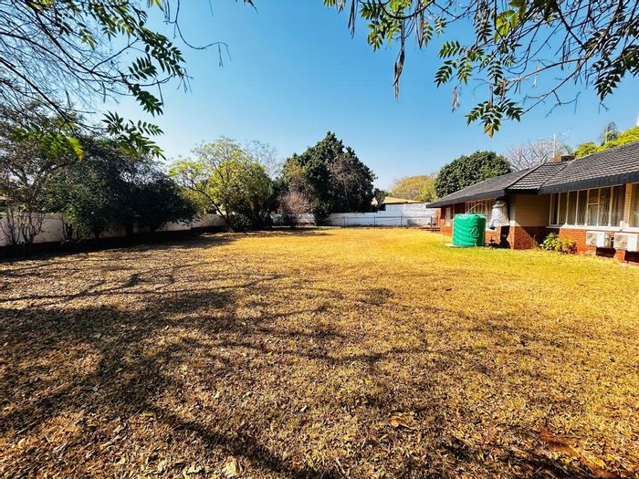 For Sale: House in Mokopane Central with 4 beds, pool, and expansive yard.