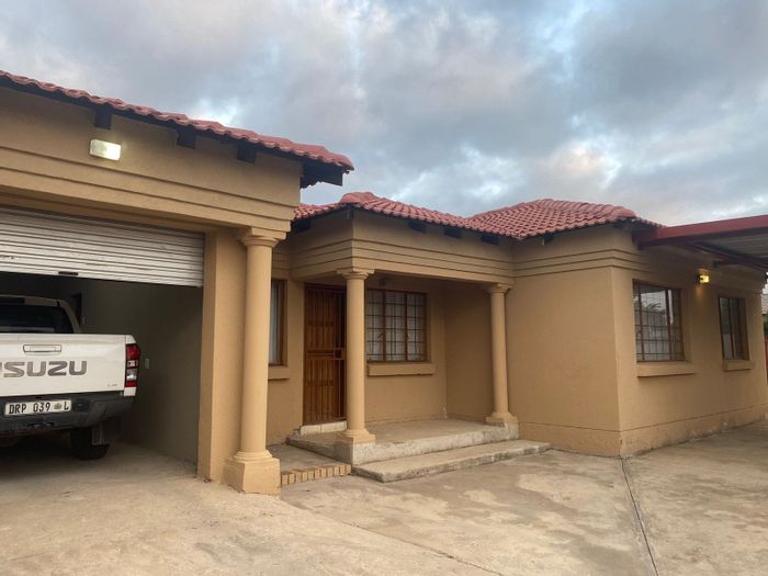 For Sale: House in Rethabile Gardens with 3 bedrooms, garage, and open-plan living.