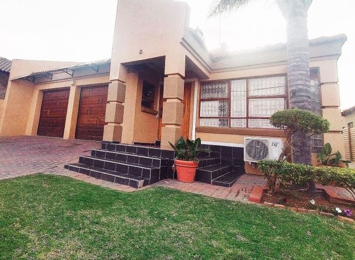 For Sale: House in Seshego with 3 bedrooms, security features, and backup power.