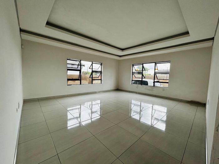 Chroompark House For Sale: 4 bedrooms, customizable kitchen, secure parking, entertainment area.