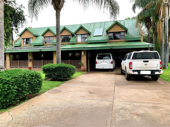 Ivydale Small Holding For Sale: 4.2 hectares, pool, dual residences, and ample parking.