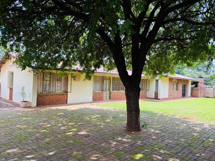 For Sale: Spacious 4-bedroom house in Trim Park with large yard and workshop.
