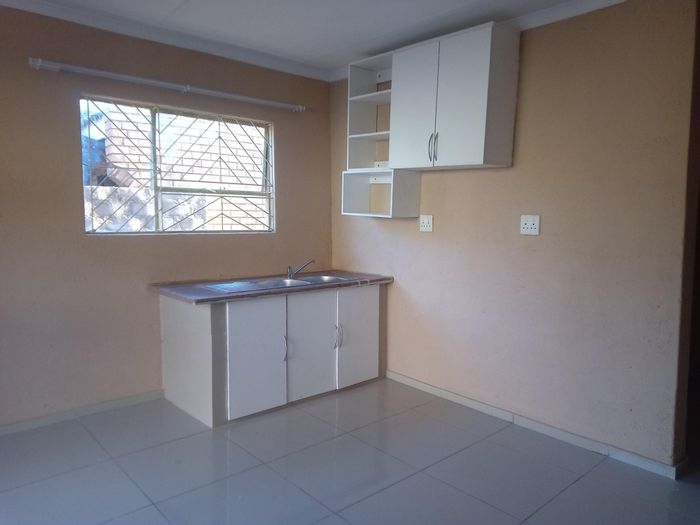 2 Bedroom Apartment To Rent in Mokopane Central with parking and convenient amenities.