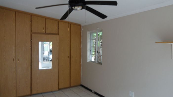 House To Rent in Potchefstroom Central: Shared rooms, communal kitchen, study space.