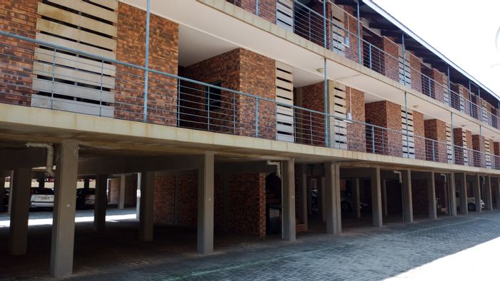 1-Bedroom Apartment in Dassie Rand For Sale with Kitchen, Balcony, and Parking.