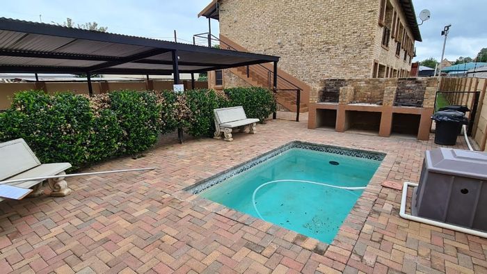 2 Bedroom Apartment For Sale in Die Bult with secure parking and good security.