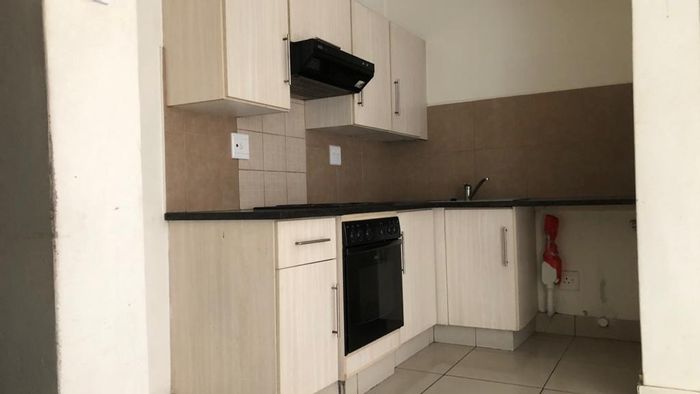 Die Bult Apartment For Sale: 1 bed, secure parking, near NWU and amenities.