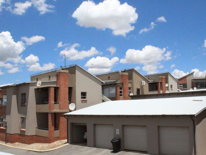 For Sale: 2-Bedroom Apartment in Dassie Rand with Balcony, Garage, and Security Features.