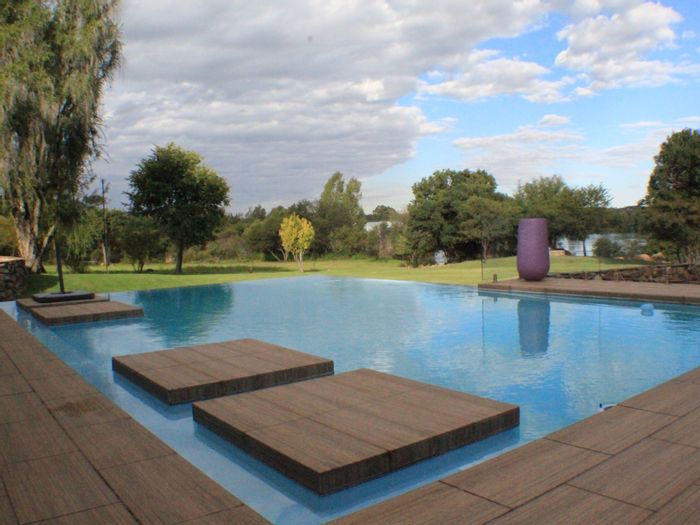 Parys Rural Small Holding For Sale: Scenic views, recreational activities, and security features.