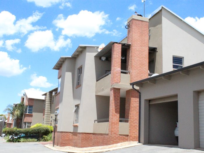3-Bedroom Apartment in Dassie Rand For Sale with Secure Complex and Braai Area.