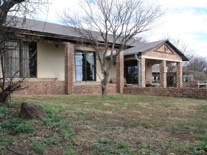 Vyfhoek Small Holding For Sale: Family home, lodge, chalets, income potential.