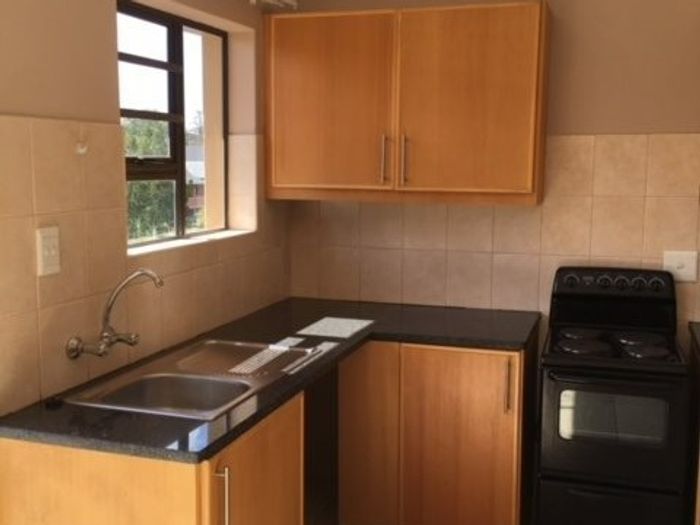 Die Bult Apartment For Sale: Bachelor unit near NWU, secure parking, balcony.