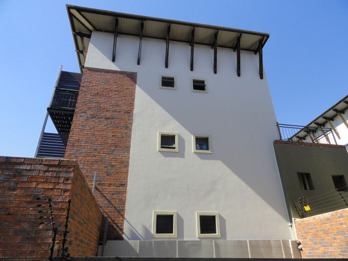 Die Bult Apartment For Sale: 1 Bedroom, secure, near university and amenities.