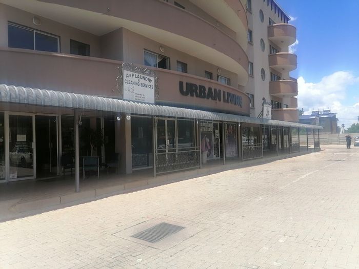 Die Bult Apartment For Sale: 1 bedroom, balcony, braai area, secure parking.