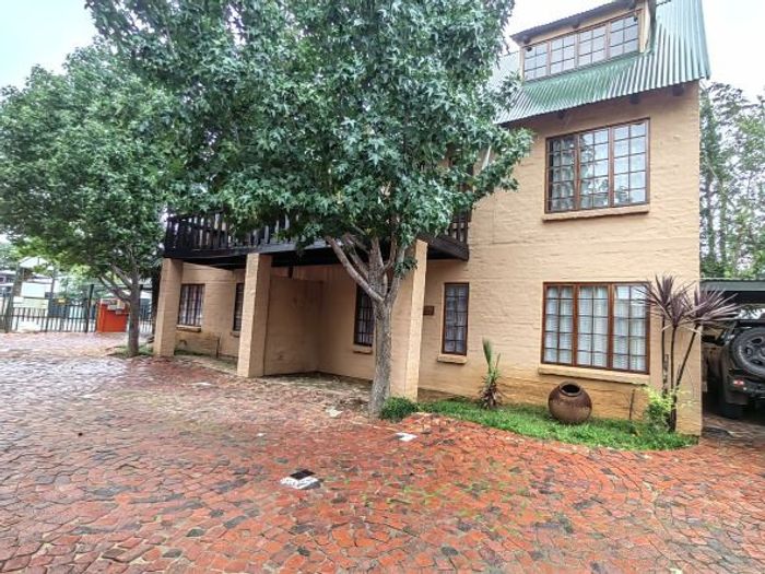 Die Bult Apartment For Sale: 2 Bedrooms, secure complex, open plan living.