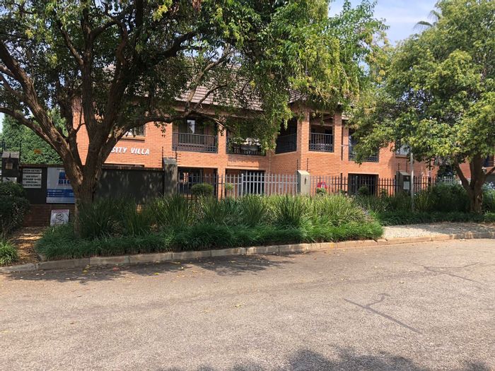 Die Bult Apartment For Sale: Secure student living, close to NWU and mall.