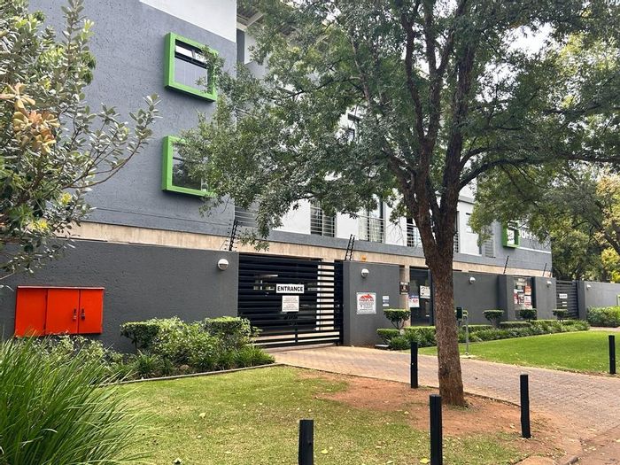 Die Bult Apartment For Sale: 2 Bedrooms, 1 Bathroom, 2 Parking Spaces, Balcony.