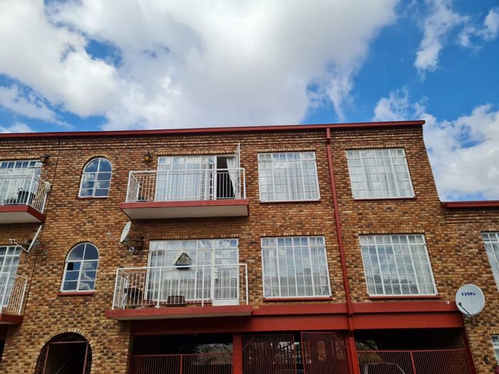 For Sale: 2-bedroom apartment in Baillie Park with secure complex and garages.