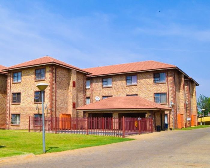 For Sale: Apartment in Potchefstroom Central with pool, braai area, secure parking.