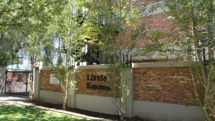 Die Bult Apartment For Sale: 1 Bed, secure parking, near Northwest University amenities.