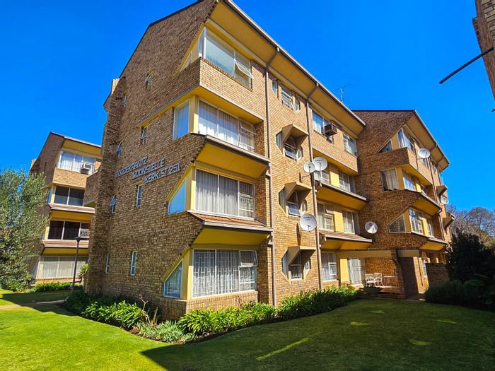 For Sale: 3-Bedroom Apartment in Potchefstroom Central with Garage and Laundry Facilities.