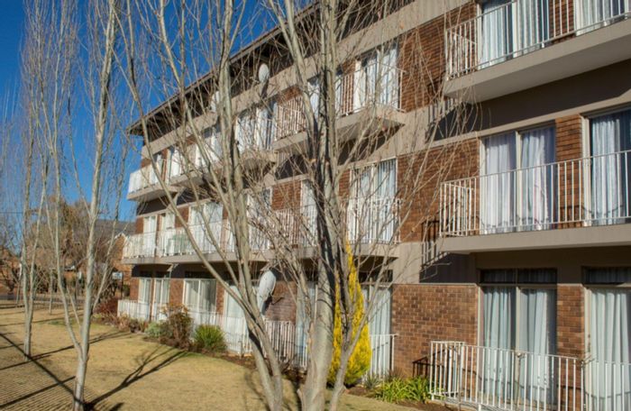 Baillie Park Apartment For Sale: 2 Bedrooms, Balcony, Secure Complex, Covered Parking.